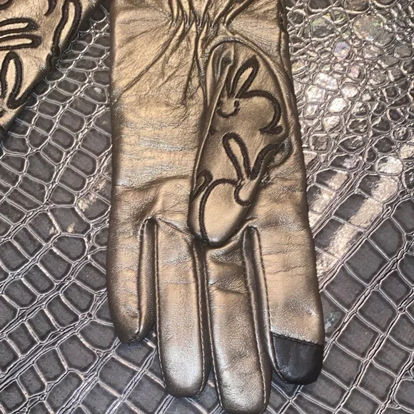 Echo Black Leather Gloves with Pattern